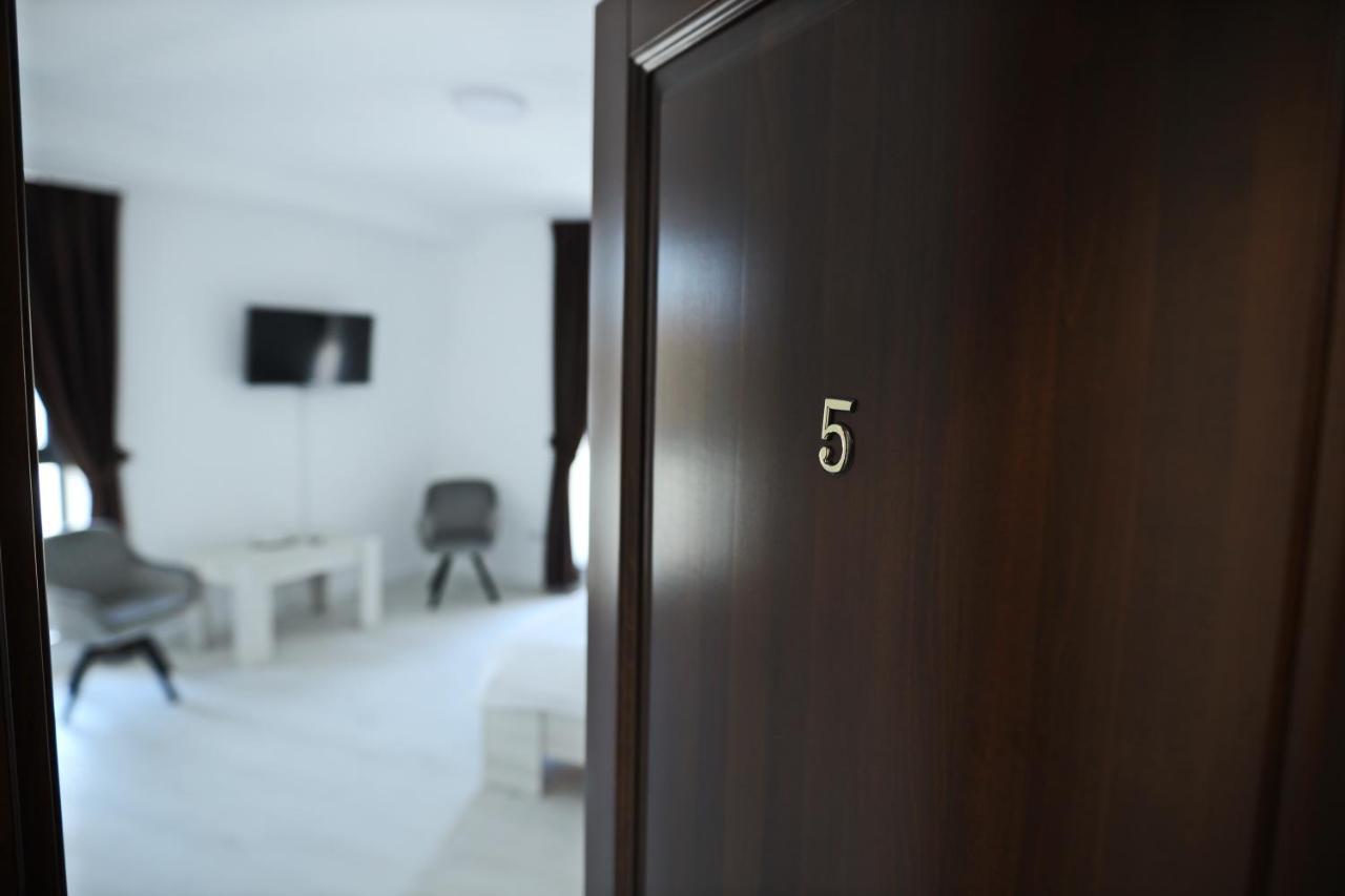 Casa Vys Apartment Pitesti Bagian luar foto